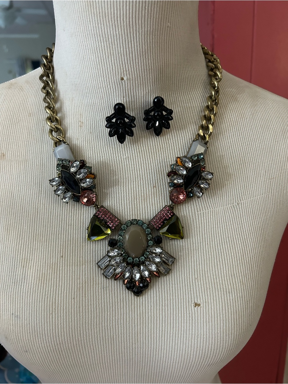 Statement Crystal Bib Necklace with Black Flower Studs - Unbranded